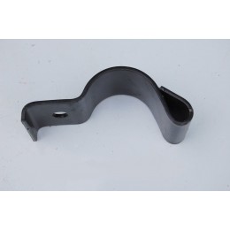 СКОБА БРЫЗГОВИКА ЗАДНЕГО ПЛАТФОРМЫ КРЕПЛЕНИЕ КРЫЛА 64227-8511042 МАЗ