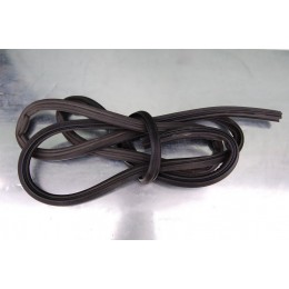 УПЛОТНИТЕЛЬ ПРОЕМА ДВЕРИ 5336-6107030 МАЗ